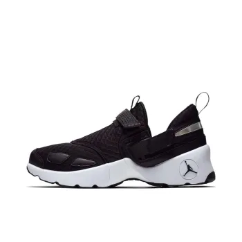 JORDAN Trunner Lx Black White Sole