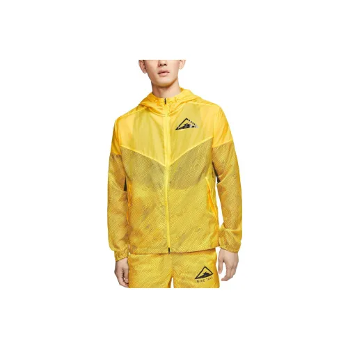 Nike Sun Protection Clothing Men Yellow