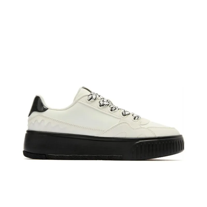QIAODAN Lightweight Wear Resistant Cushioning Low Top Skateboard Shoes Women's Black White-1