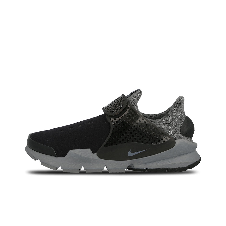 Nike sock dart kjcrd triple black hotsell