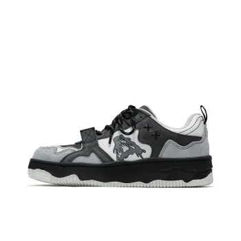 SENGUOGUO Forest Fruit Low Top Skateboard Shoes Unisex Black Gray Color