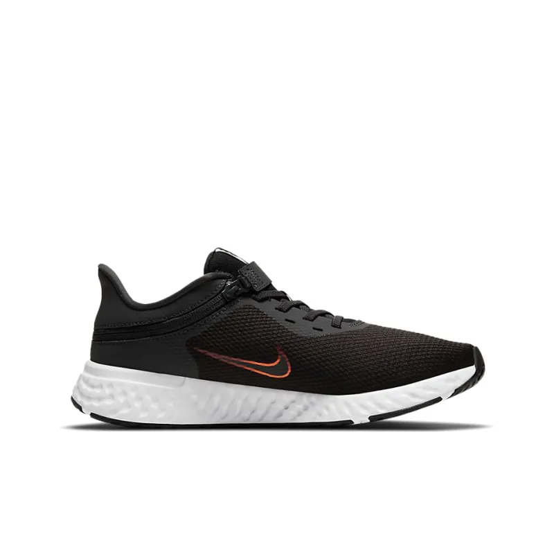 Nike Revolution 5 FlyEase 'Black White Orange'-1