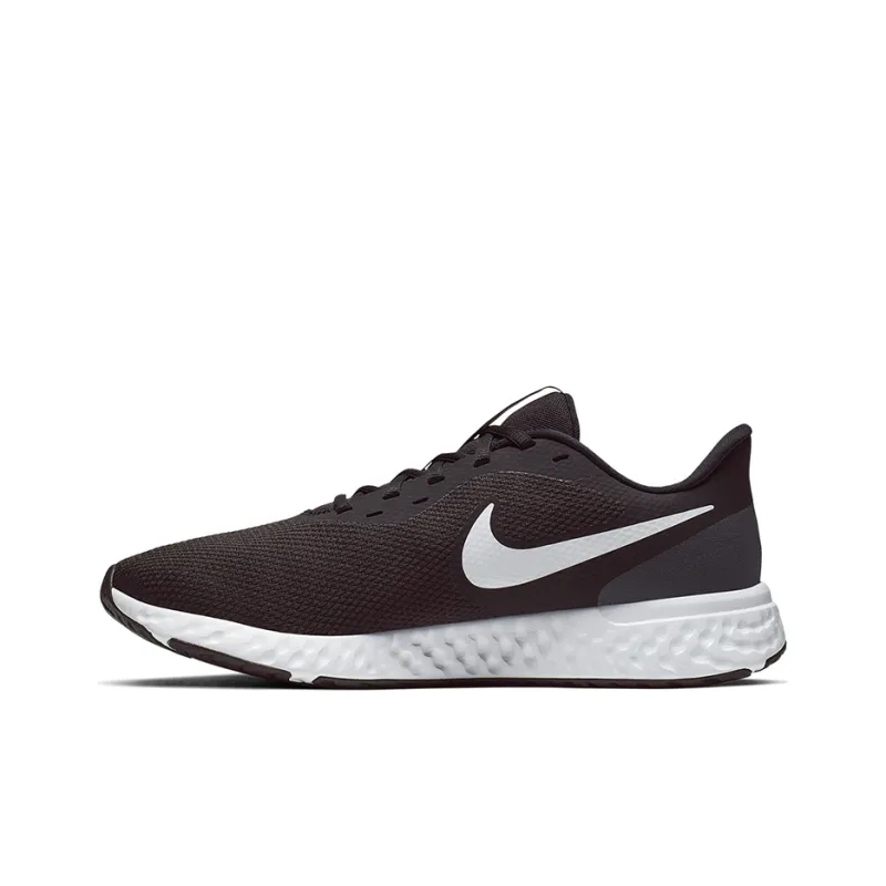 Nike Revolution 5 Extra Wide 'Black White'-0
