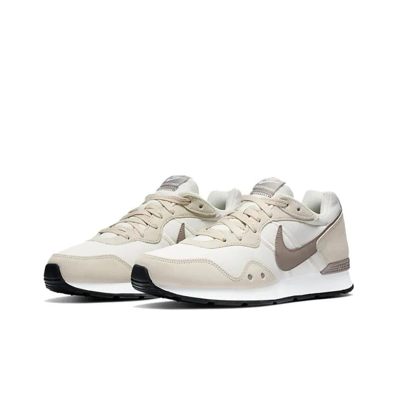 Nike Venture Runner Fossil-2