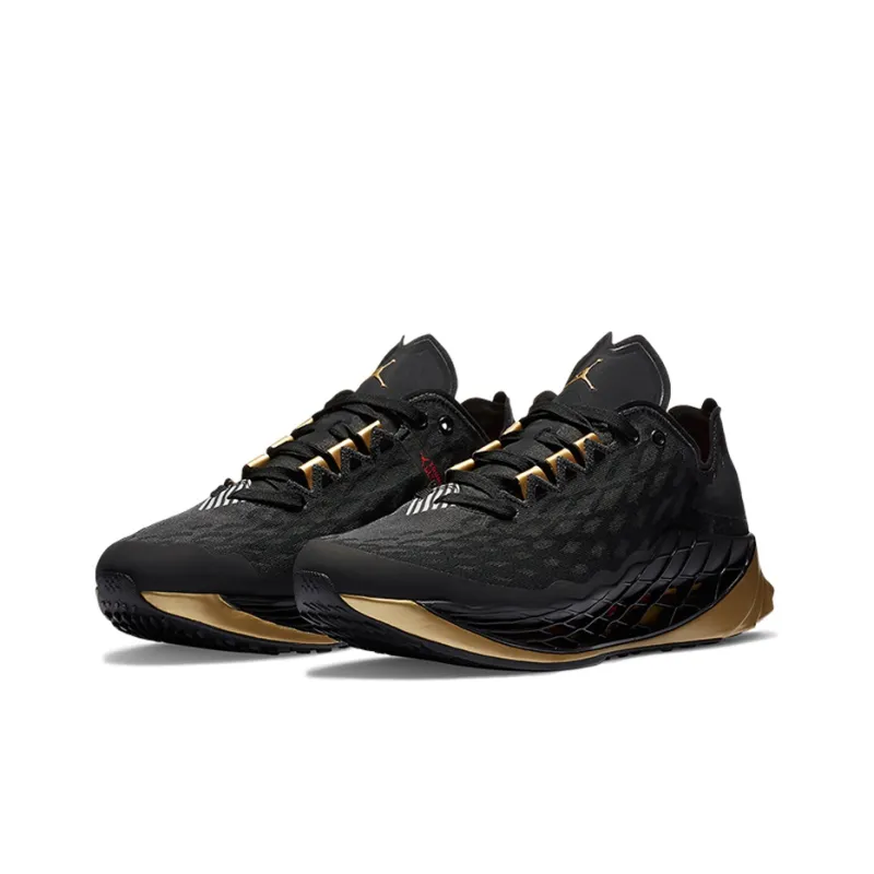 JORDAN Zoom Trunner Ultimate Black Metallic Gold-2