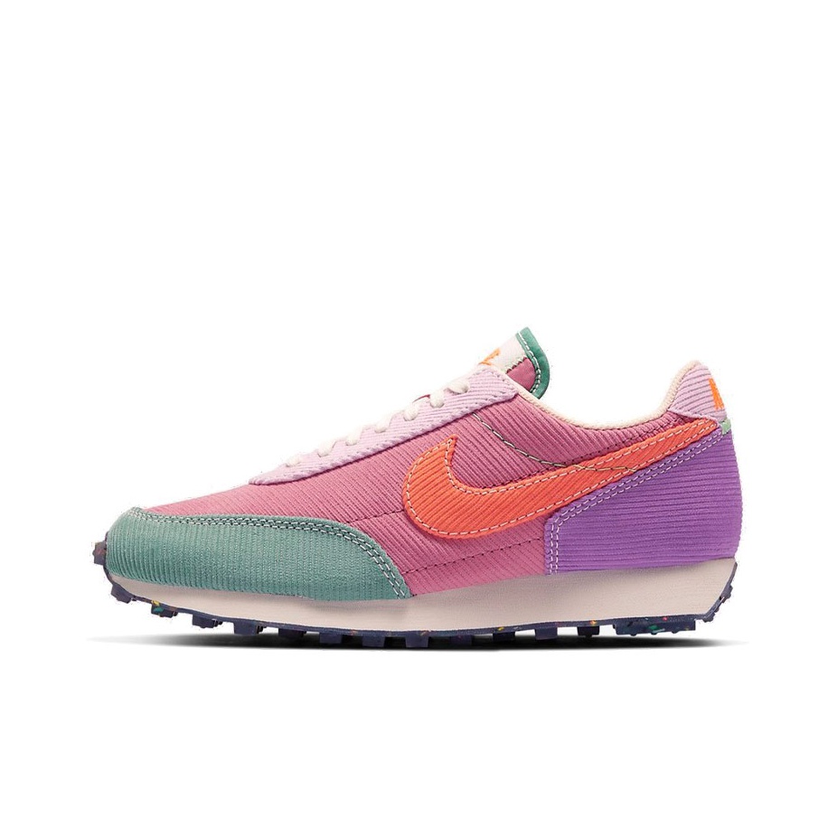 nike daybreak trainers in cream and red