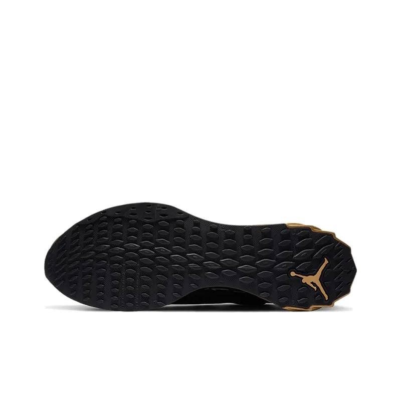 JORDAN Zoom Trunner Ultimate Black Metallic Gold-5