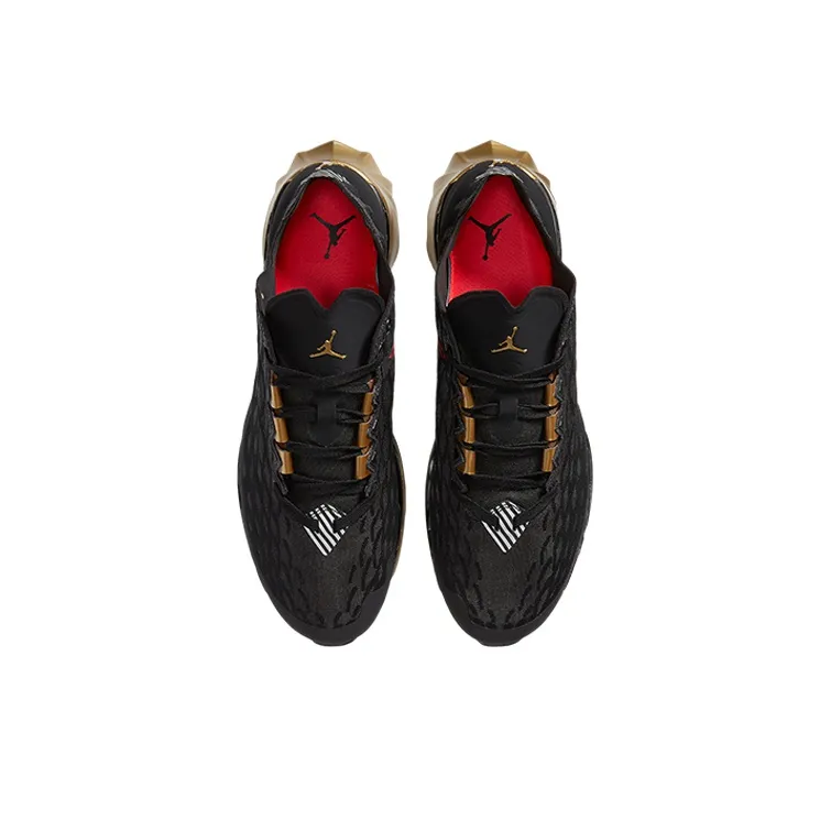 JORDAN Zoom Trunner Ultimate Black Metallic Gold-3