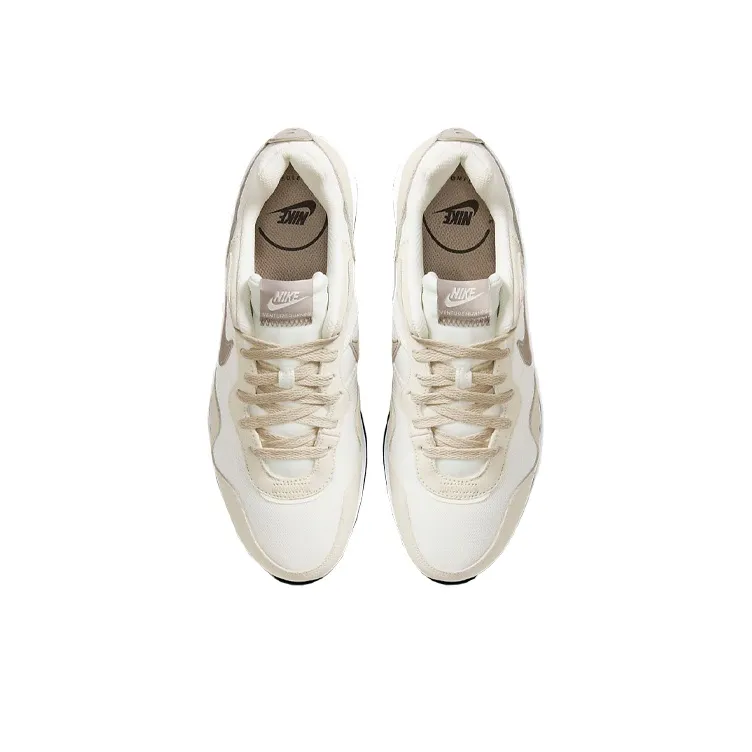 Nike Venture Runner Fossil-3