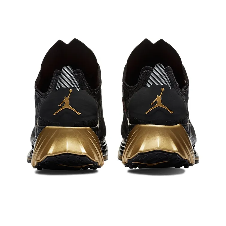 JORDAN Zoom Trunner Ultimate Black Metallic Gold-4