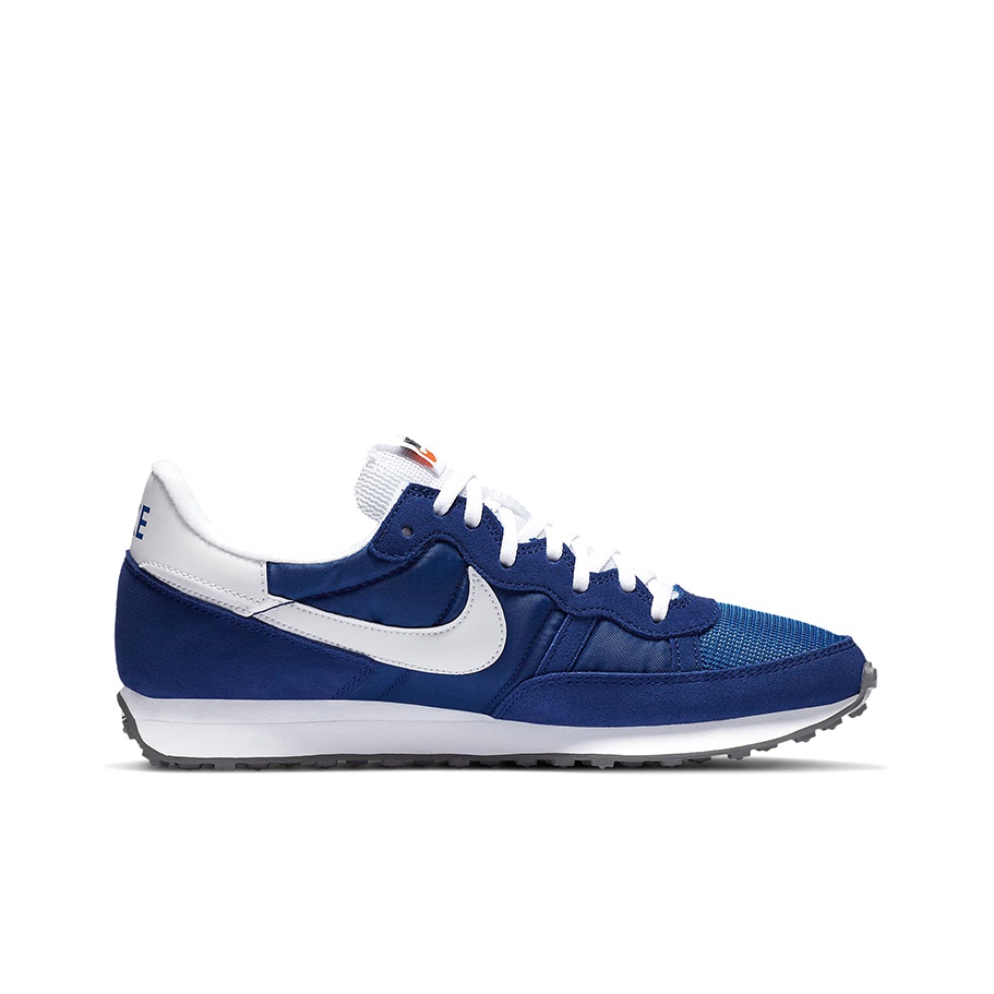nike challenger og trainers in light grey
