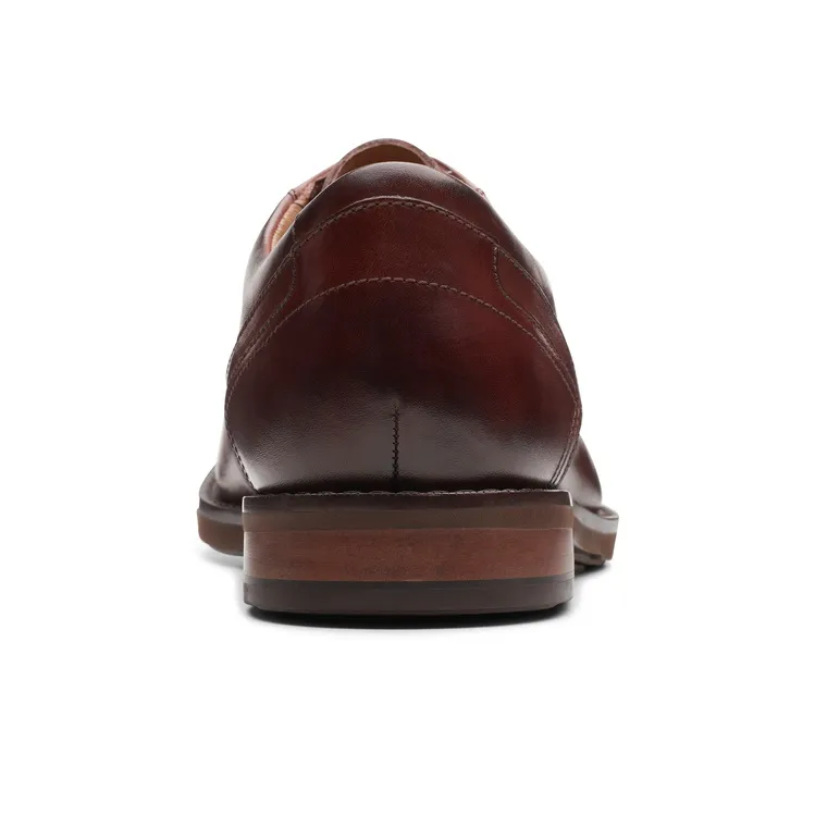clarks Un Hugh Lace Leather Derby Shoes-2