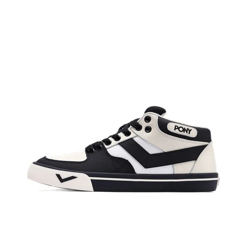 Pony Atop Skateboarding 'White Black'-0