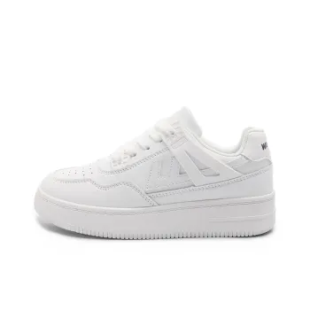 Warrior Students Sports Casual White Sneakers Wear resistant And Lightweight Low Top Skateboard Shoes Unisex White