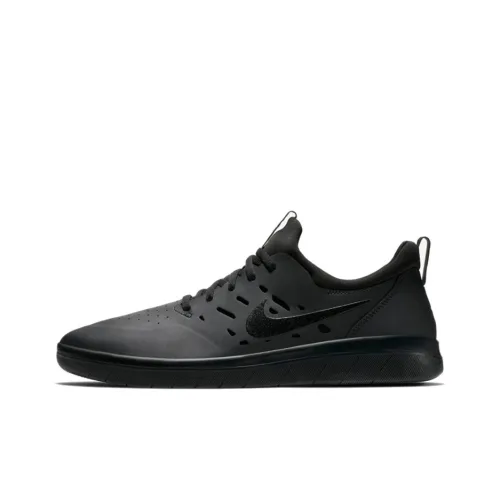 Nike SB Nyjah Free Triple Black