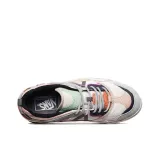 Λογότυπο vans lanzan στο στήθος