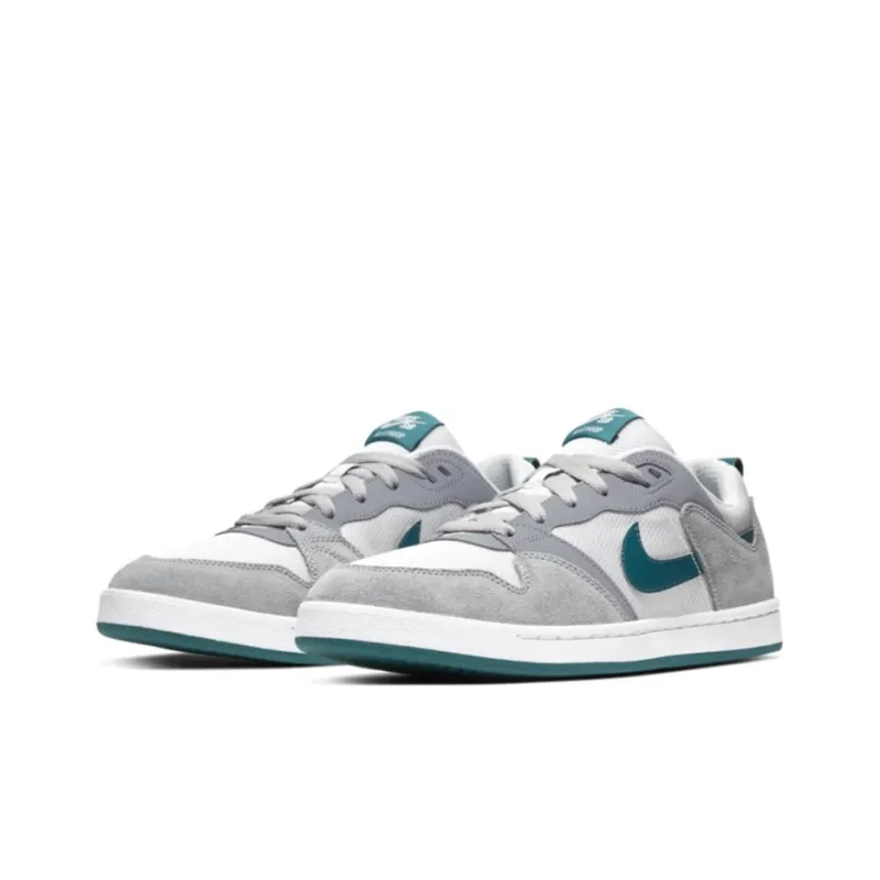 Nike Court Royale