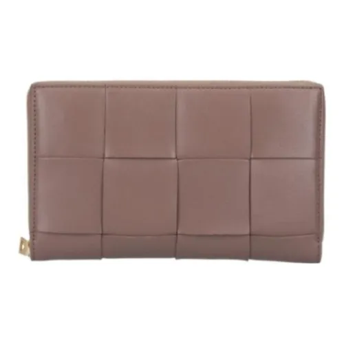 Mary Square Keychain Wallet