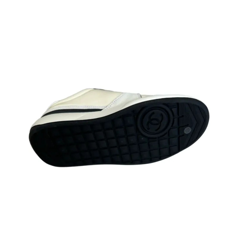 CHANEL Wear Resistant Low Top Skateboard Shoes Women's White Black-3