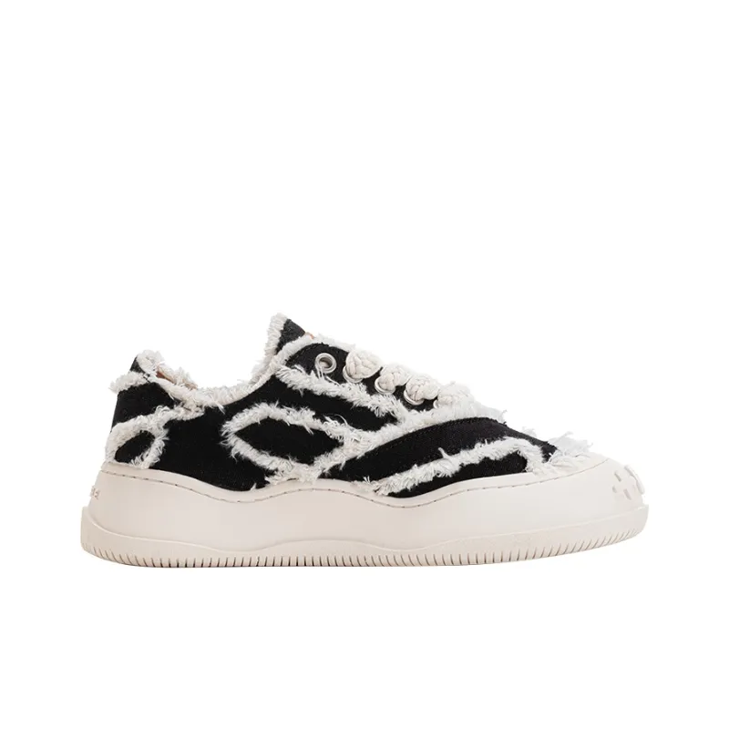 LUCKISLE Step By Step Lotus Lucky Shoes Low-Top Canvas Shoes Unisex Dopamine Dressing Black White-1