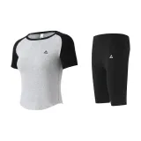 Black and Gray Short-Sleeved Shirt+Five-Quarter Yoga Pants