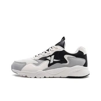 XTEP Waterproof Cushioning Lightweight Abrasion Resistant Slip Resistant Low Top Chunky Sneakers Men's White Black Gray