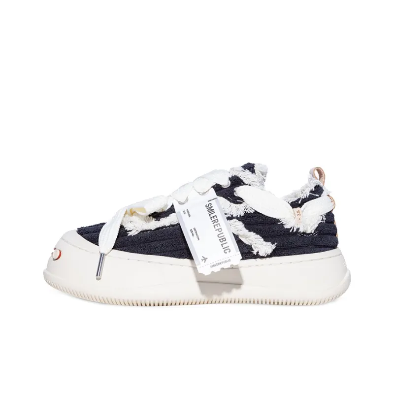 SMILEREPUBLIC Low Top Canvas Shoes Unisex Black-0
