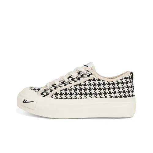 WARRIOR Canvas Shoes Women's Low-Top White/Black