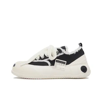VESSEL Anti Slip And Wear Resistant Water Resistant Low Top Canvas Shoes Unisex Black White