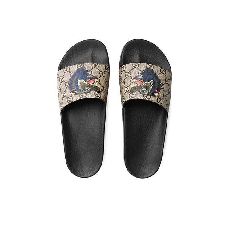 GUCCI GG Supreme Slides With Wolf-3