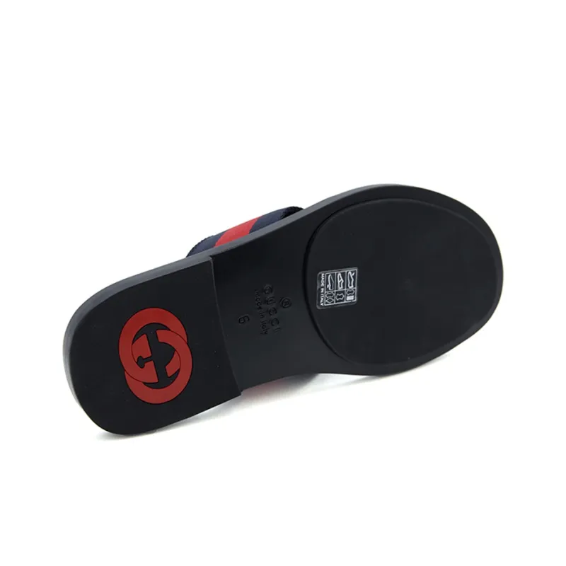 GUCCI Logo Appliqué T-bar Flip Flops-4