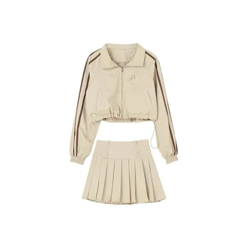 A head of Agua Two Piece Skirt Sets Women's Beige