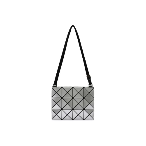 ISSEY MIYAKE Shoulder Bags