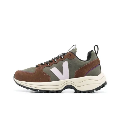 VEJA Venturi Panelled Sneakers