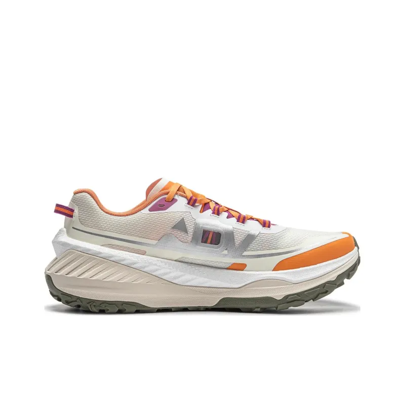 LiNing Dilu Abrasion Resistant Rebound Low Top Running Shoes Women's Ecru-1
