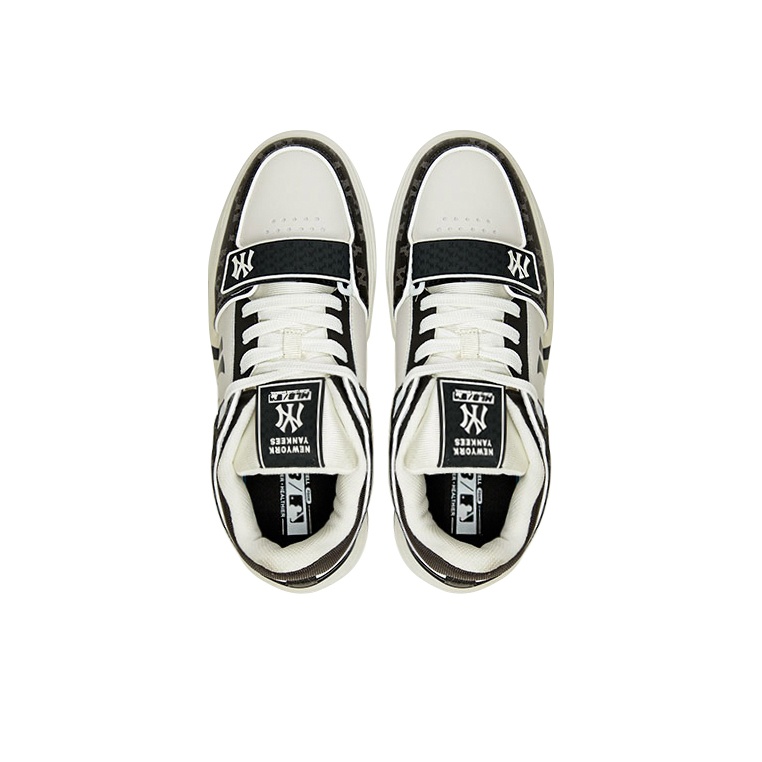 【MLB】 W's Crop Curve Padding ★送料・関税込★ ☆送料・関税込☆MLB☆Classic monogram print short padding