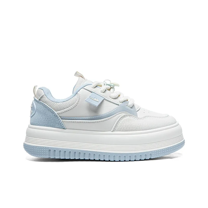 Warrior Students Elegance Puffy Shoes Wear resistant And Lightweight Low Top Skateboard Shoes Women's Beige Blue-1