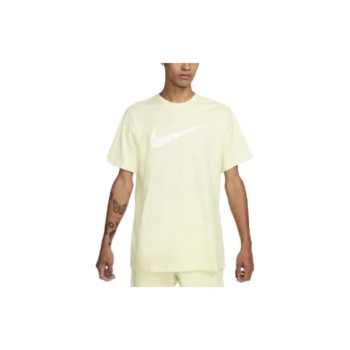 Nike T-Shirts Men Bright Green