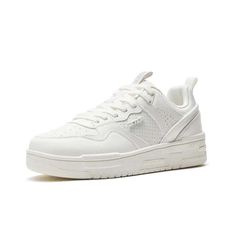 XTEP Alfalfa White Wear Resistant Low Top Skateboard Shoes Women's White-1