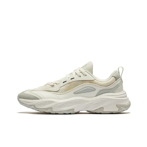 Erke Red Emperor Slip Resistant Low Top Casual Shoes Men's Microcrystal White White Mist Gray
