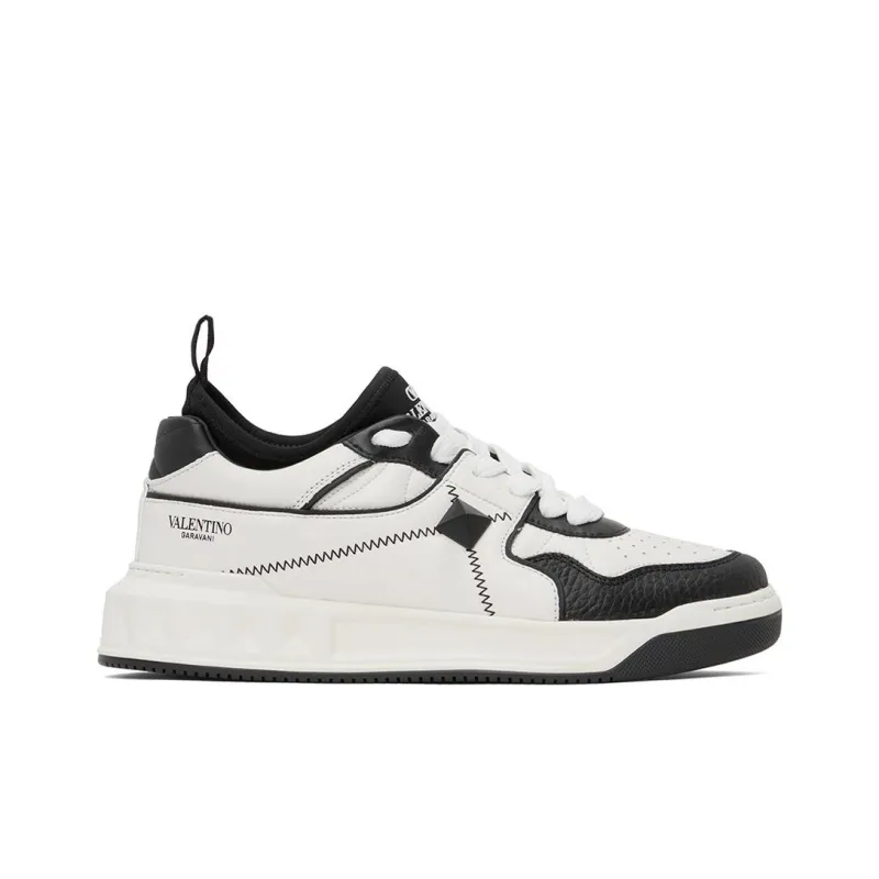 Valentino One Stud Low Top Skateboard Shoes Men's White Black-1