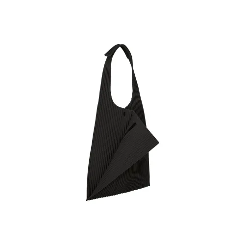 ISSEY MIYAKE Shoulder Bags