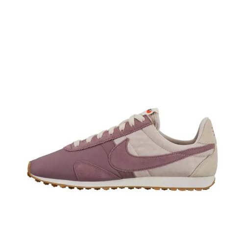 Nike Pre Montreal Racer Running Shoes Women's Low-Top Russet