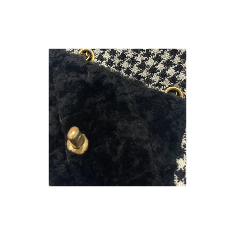 CHANEL Twill Soft Woolen With Gold Metal Flap Bag, Crossbody Bag, Shoulder Bag Trumpets Women's Black & Ivory-8
