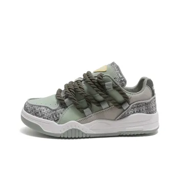 HUANQIU Abrasion Resistant Lightweight Slip Resistant Low Top Skateboard Shoes Unisex Tea Green