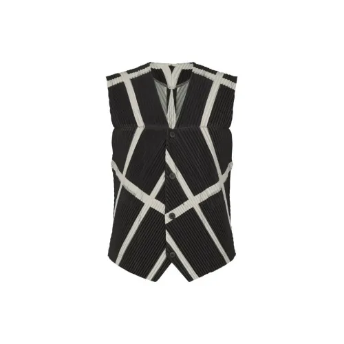 ISSEY MIYAKE Vests Men Black