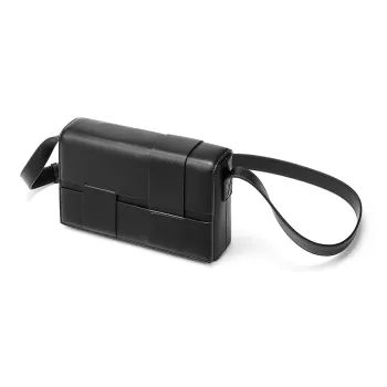Yawei Kuroda Crossbody Bags Black