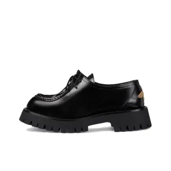 GUCCI Interlocking G plaque Leather Loafers