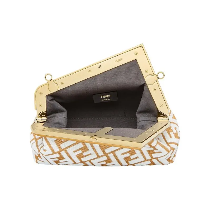 FENDI Fendi First Raffia One Shoulder Crossbody Clutches Small Size Women's White-3