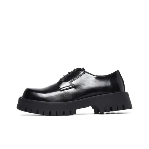 You prefer a lace-up shoe that is good for all-day wear